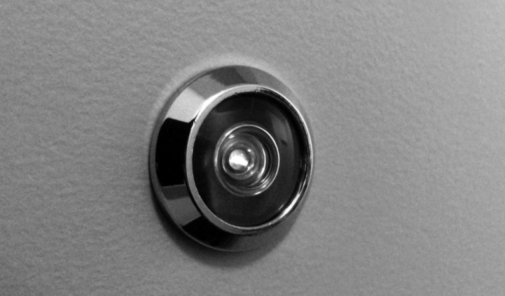 Instalar una cámara en la puerta de casa puede ser ilegal si no hay motivos de seguridad